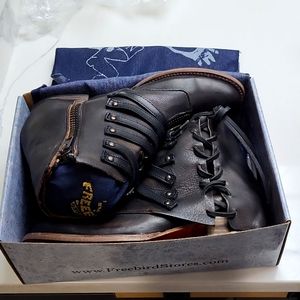 New, never worn size 9 (runs true to size)